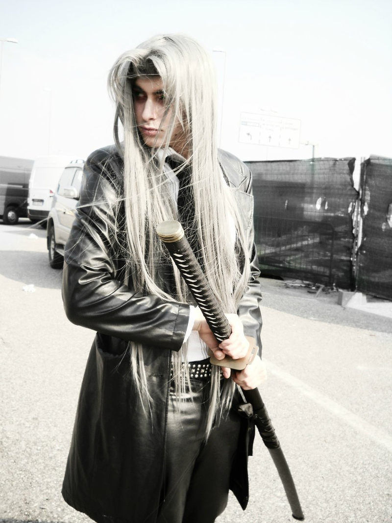 Illustration for article titled On Your Knees, I Want You To Beg for this Sephiroth Cosplay